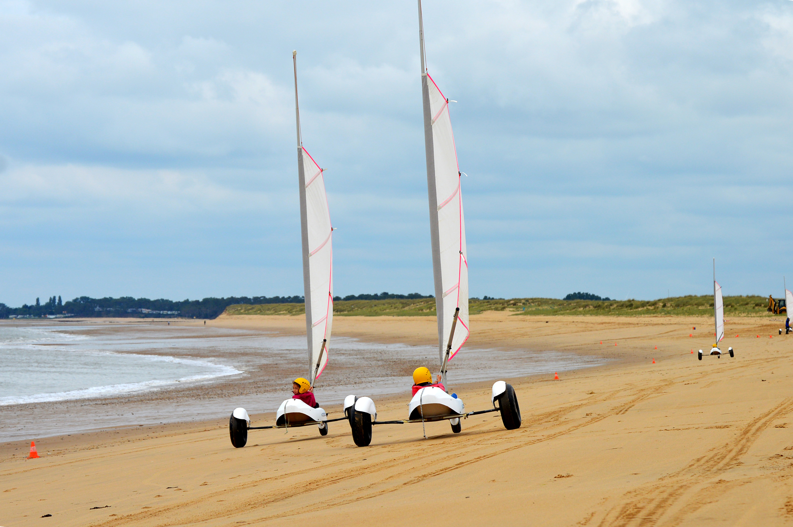 CHAR À VOILE EN FAMILLE LA FAUTESURMER CHAR À VOILE EN FAMILLE LA FAUTESURMER