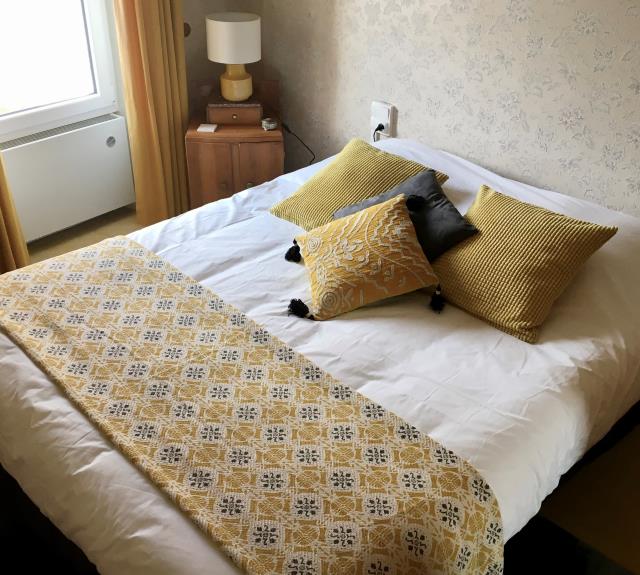 La charmante chambre jaune (lit en 160)