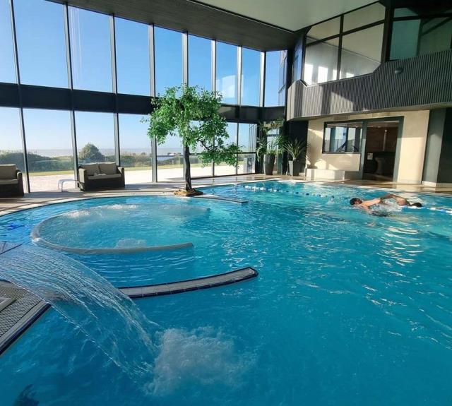 Piscine -vue mer - Hôtel Côte Ouest **** Thalasso & Spa Les Sables d’Olonne  - 2022-piscineCoteOuest