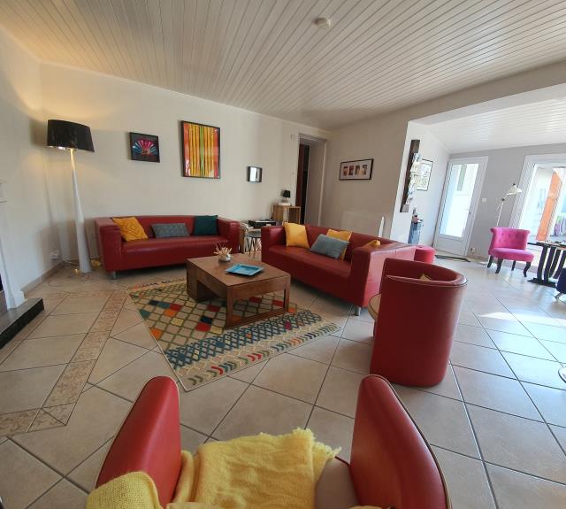  MEUBLÉ AU 26-L'AIGUILLON-LA-PRESQU'ILE-salon autre vue