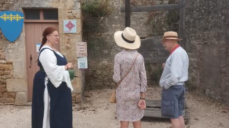 VISITE FLASH DU DONJON avec une guide costumée Du 13 juil au 24 août 2025