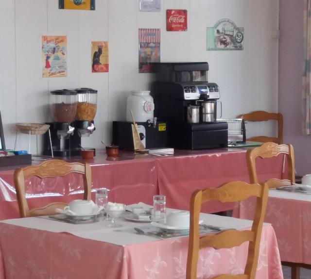 la-potee-du-lay-Mareuil-sur-Lay-salle-petit-déjeuner