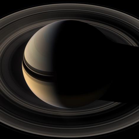 42207-saturn-planet-space