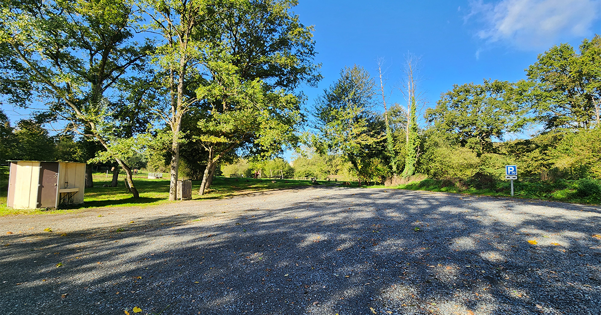 Aire de stationnement - Mouais