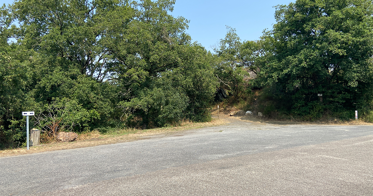 Aire de stationnement Grand Auverné - Les Grées Brûlées