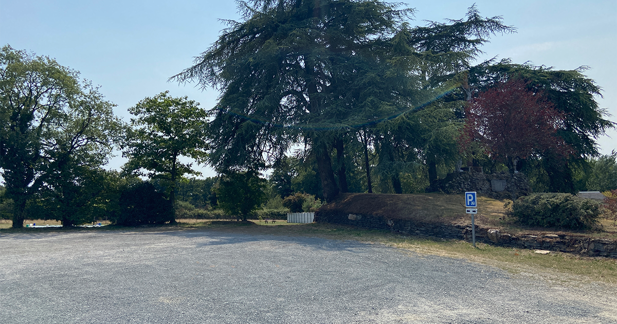 Aire de stationnement Grand Auverné - Bourg