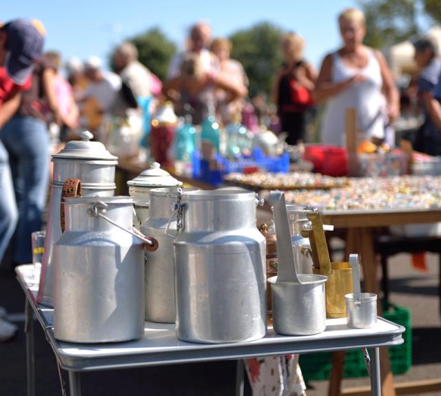 Brocante-pots-a-lait---CreditJBoulissiere - Brocante-pots-a-lait-CreditJBoulissiere
