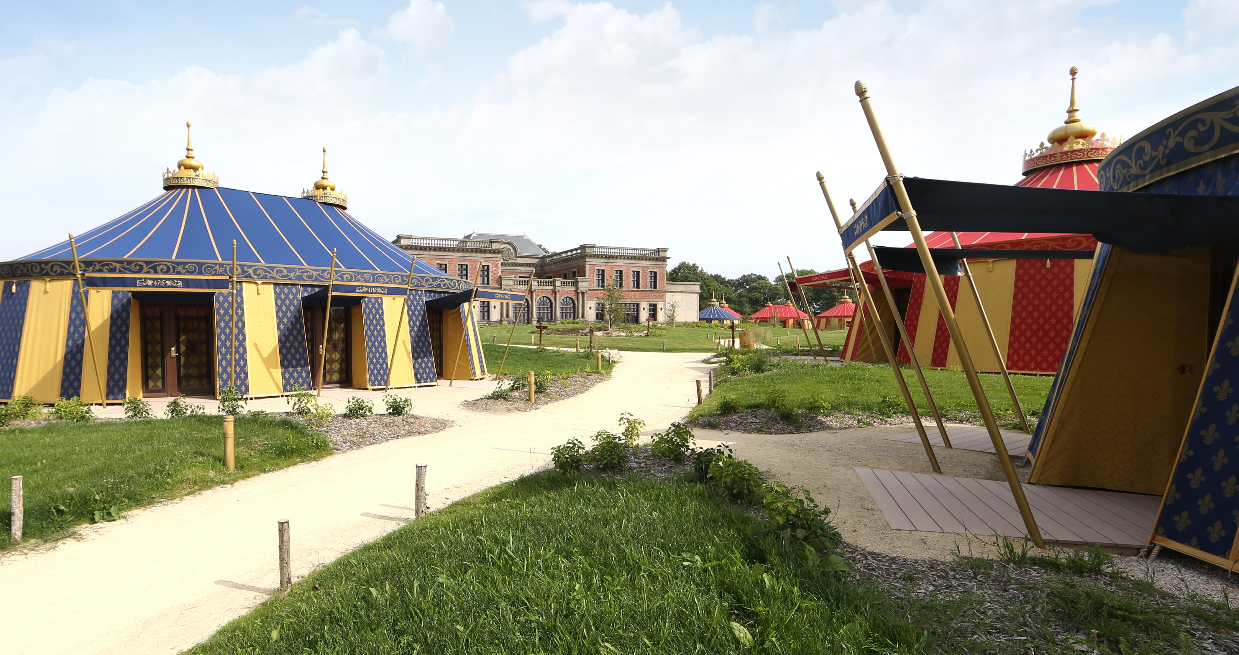 Puy Du Fou HOTEL LE CAMP DU DRAP D OR H tel Puy Du Fou