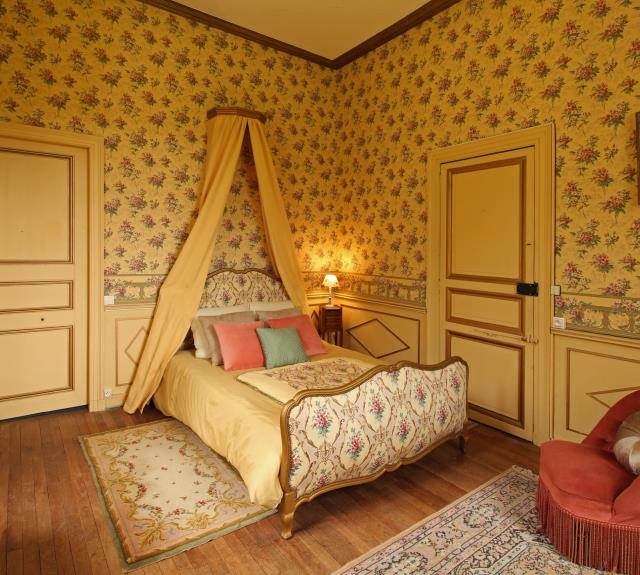 ChateauHallay_chambre_floreale_1-scaled