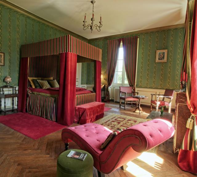 ChateauHallay_chambre_medievale_1