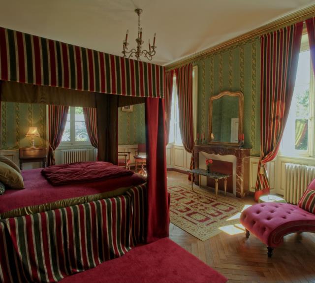 ChateauHallay_chambre_medievale_2
