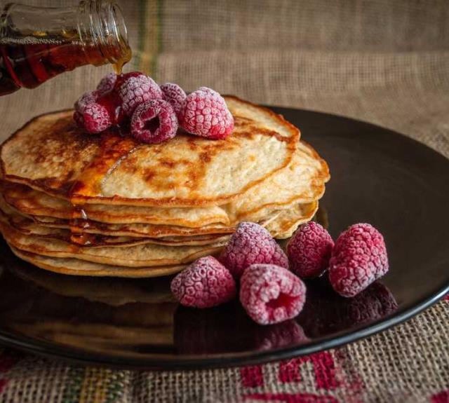 Crepes_avec_framboises_destination_vendee_grand_littoral