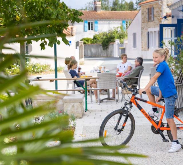 Cycliste enfant - Destination Vendée Grand Littoral©sbourcier