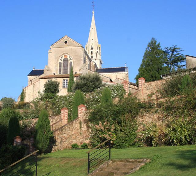 Eglise-Beaulieu-Terrasses-du-Jaunay