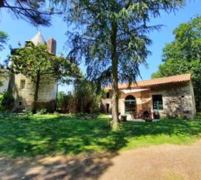 Gite-pressoir-chateau-de-la-Preuille