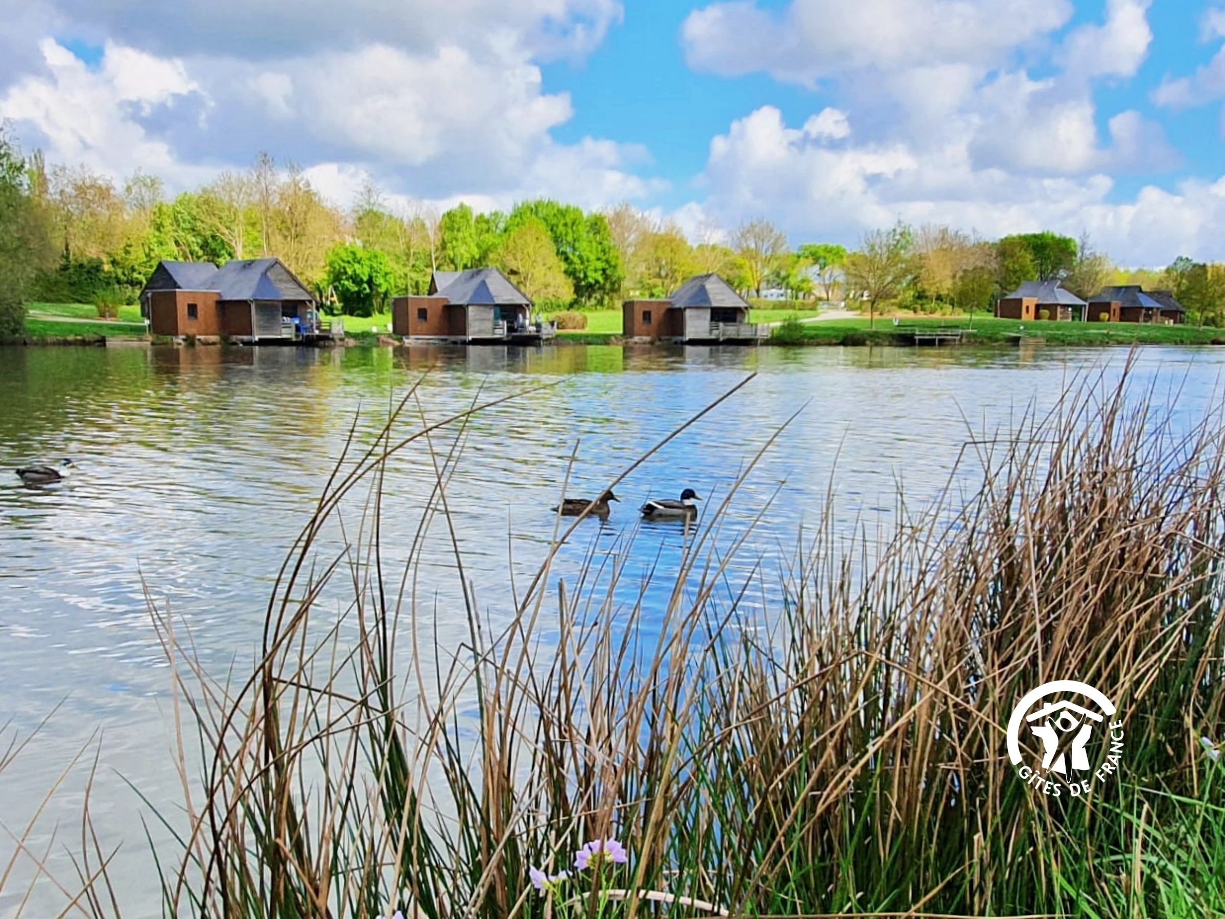 CHALET LE GARDON, LES PIEDS DANS L&rsquo;EAU, 5-7 PERS