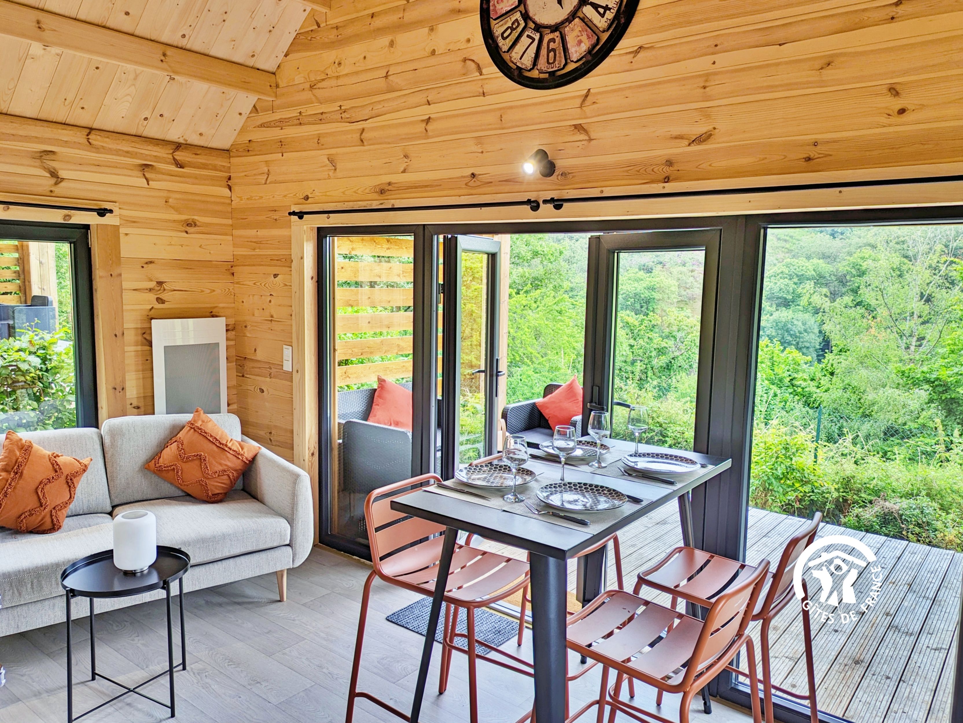 CHALET 25 LE VICOIN, CAMPING DE COUPEAU, 4 PERS, MEZZANINE