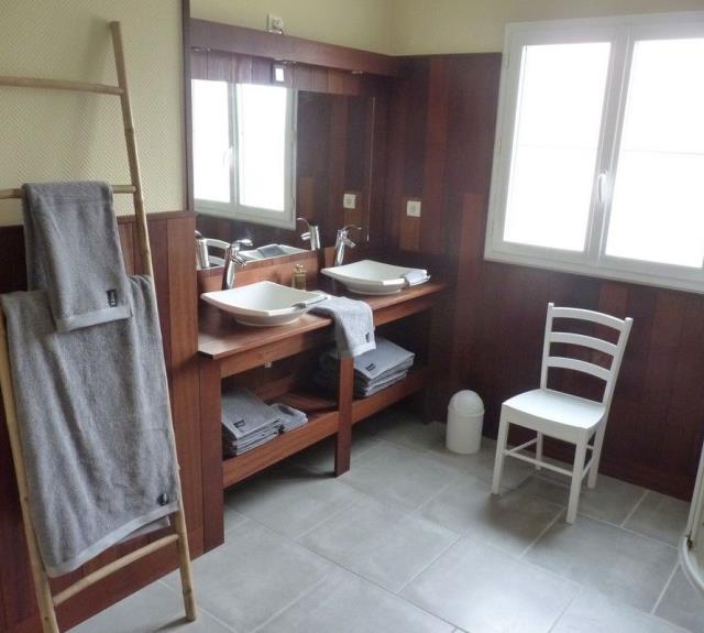 Salle de bains et douches - RDC_18