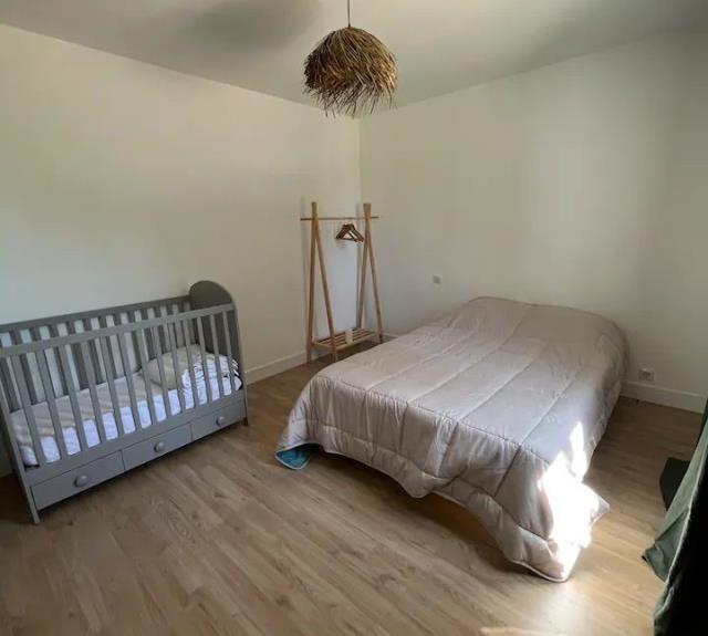 Chambre 1 (1 lit 140 et 1 lit bébé)_5