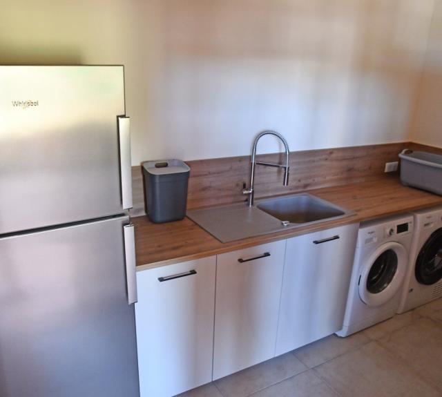 Cellier : frigo-congélateur, machine à laver, sèche-linge_22