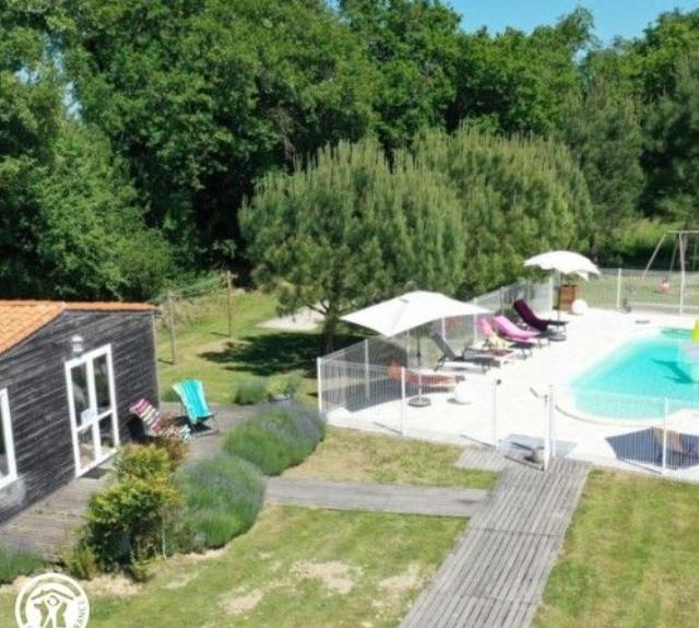 Espaces communs : piscine chauffée, laverie à jetons_11