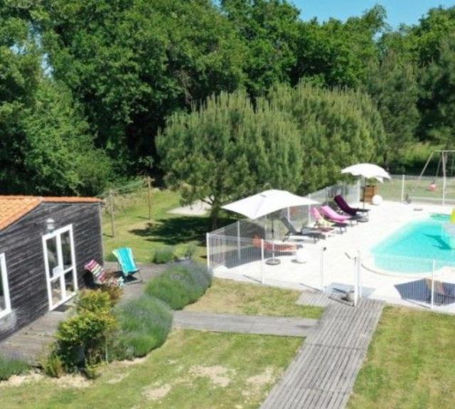 Espaces communs : piscine chauffée, laverie à jetons_12