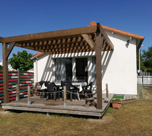 MEUBLÉ CÔTÉ JARDIN-LA FAUTE-SUR-MER-terrasse coté jardin