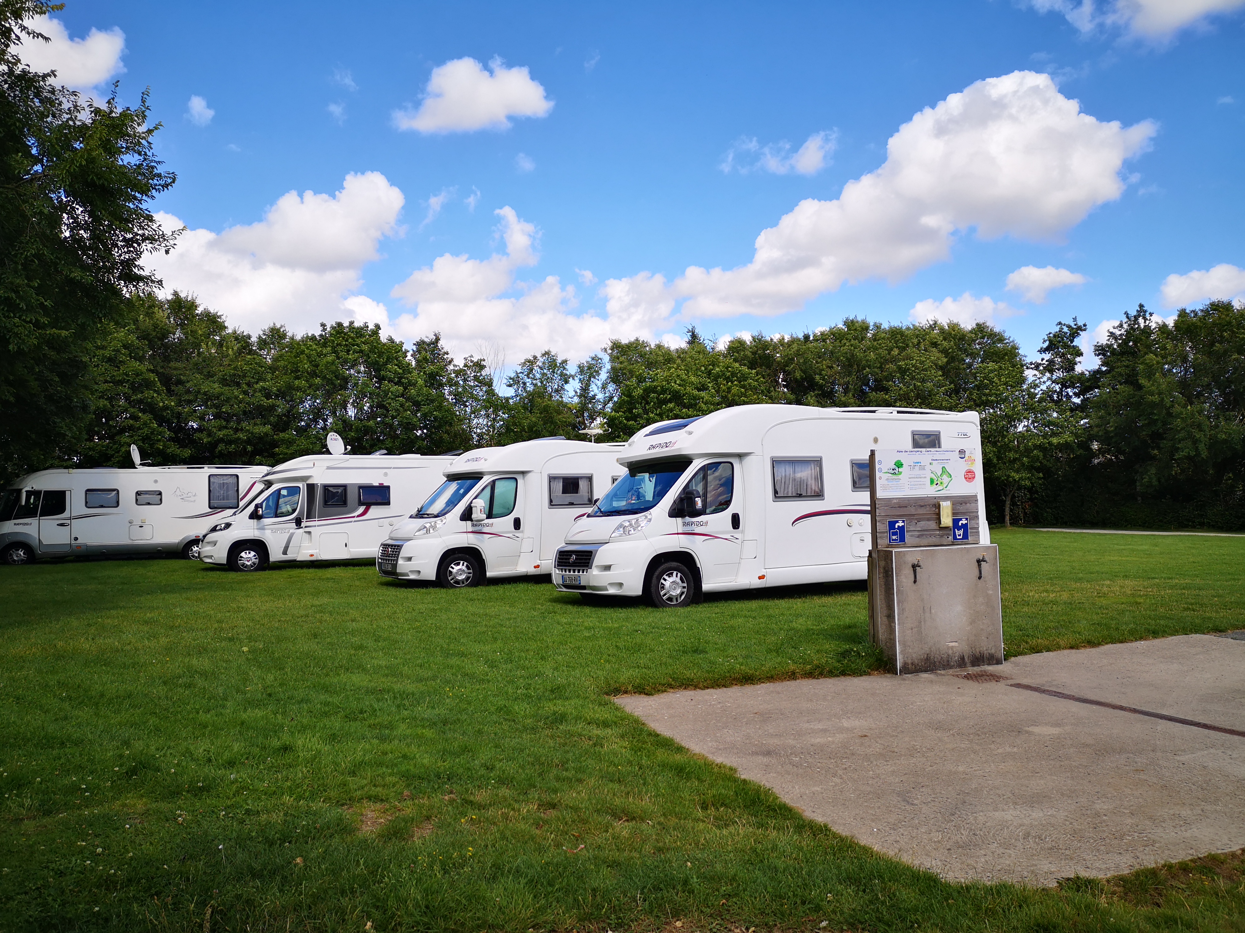 AIRE DE SERVICE CAMPING-CARS