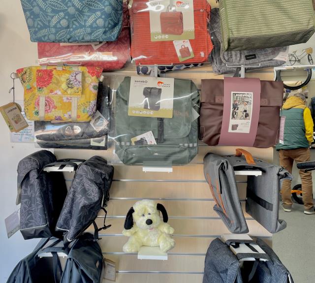 Vente de sacoches et portes-bagages chez Roulez Jeunesse 