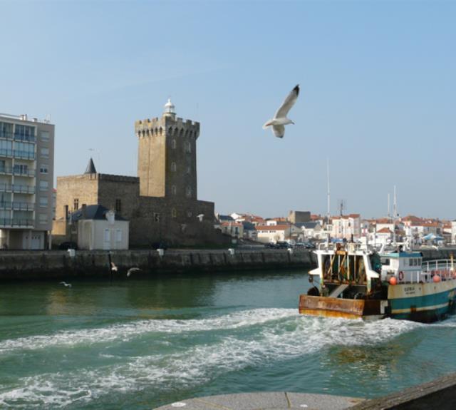 Les%20Sables%20d%20Olonne%20Pool%20BATEAU%2011