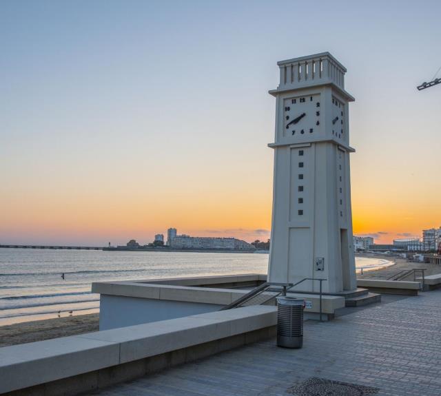 Les%20Sables%20d%20Olonne%20Pool%20PENDULE%202
