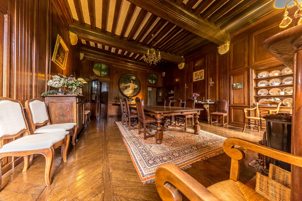 CHAMBRES D&rsquo;HÔTES – CHÂTEAU DE BOURGON À MONTOURTIER