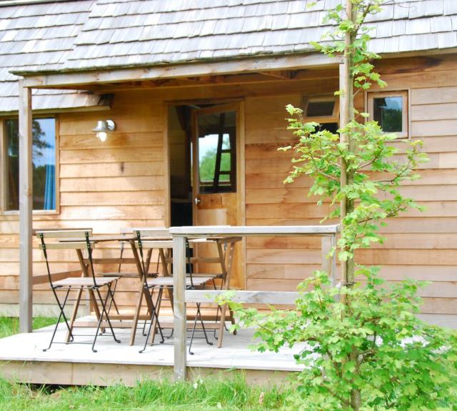 Terrasse campagne cottage original - camping domaine de l'oiseliere puy du fou8