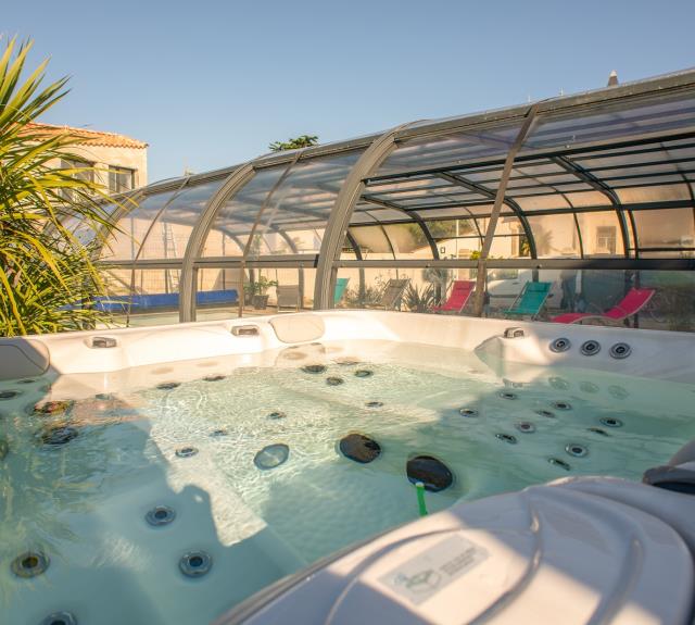 Vue piscines+spa-exterieur-Gite a Bas Bord-Les Balises 16