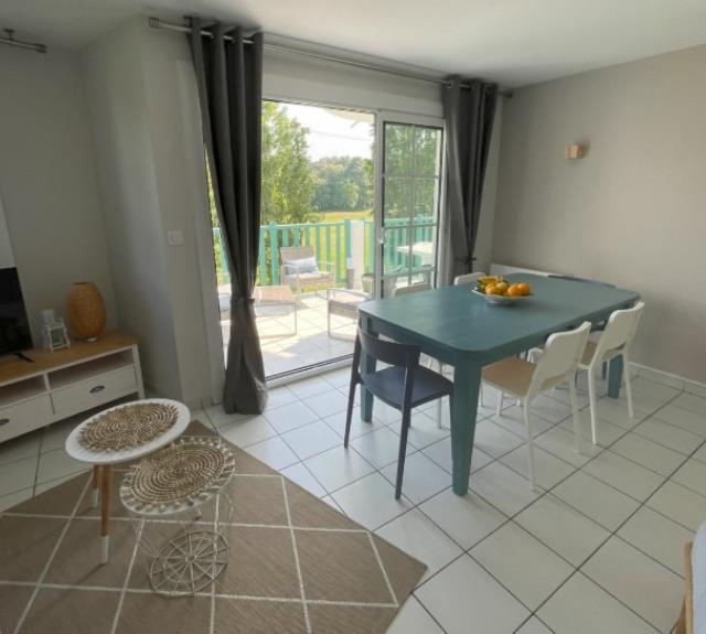 appartement-veillon-terrasse-golf-bourgenay-salon-sejour