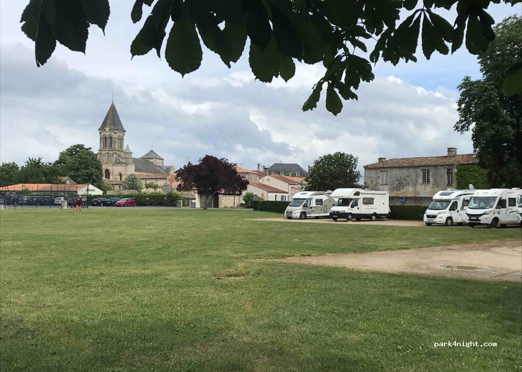 Aire de Camping-car du Parc du Vignaud — photo 4