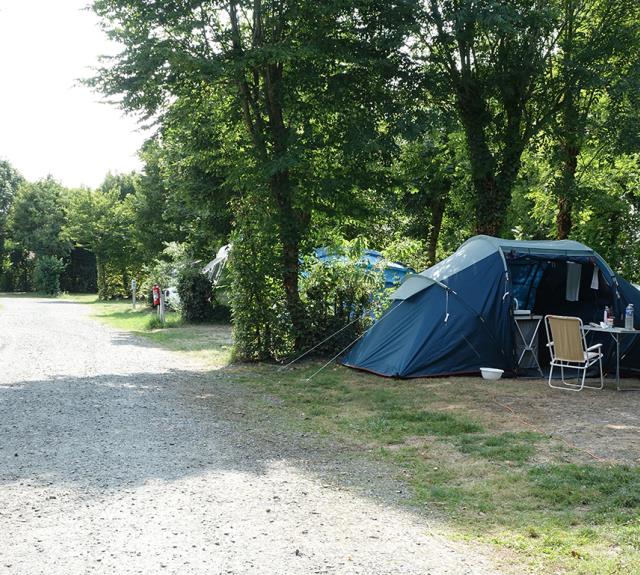 camping_emplacements CAMPING L'ILE CARIOT - CHAILLE-LES-MARAIS