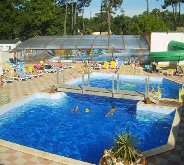 camping-jard-mer-pomme-pin-piscine-exterieure