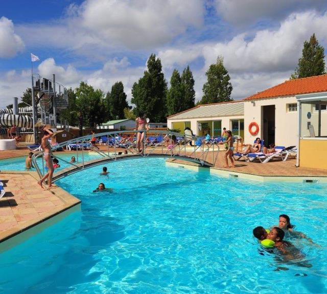 camping-la-bolee-dair-saint-vincent-sur-jard-parc-aquatique