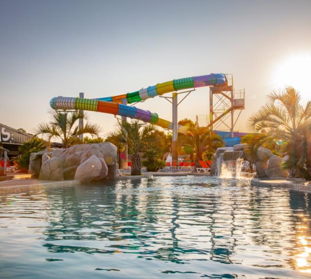 camping-longeville-mer-brunelles-toboggan-aquatique