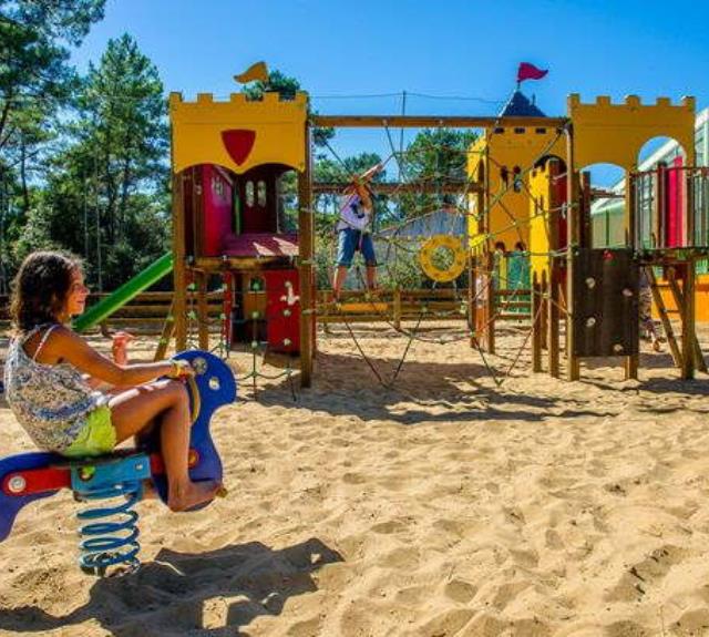 camping-longeville-mer-camping-odalys-dunes-aire-jeux