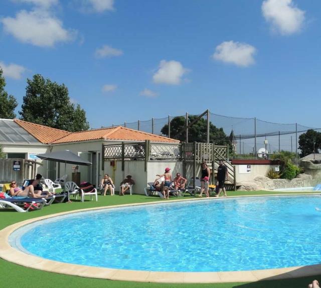 camping-st-hilaire-foret-grad-metairie-piscine-exterieure