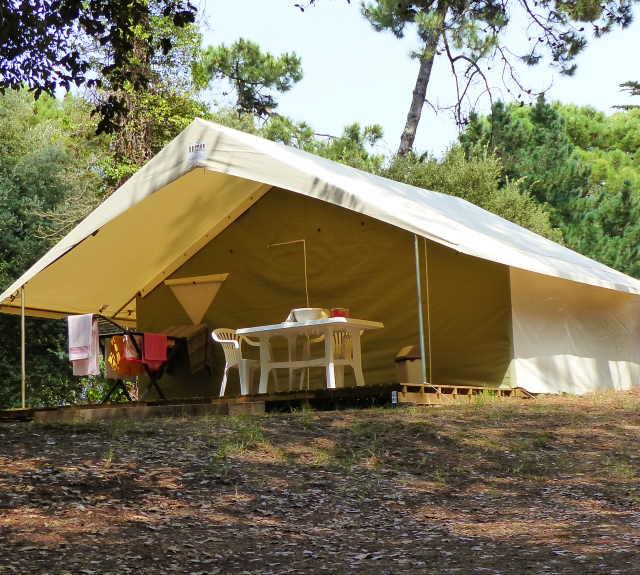camping-st-vincent-jard-pied-girard-bungalow-toile