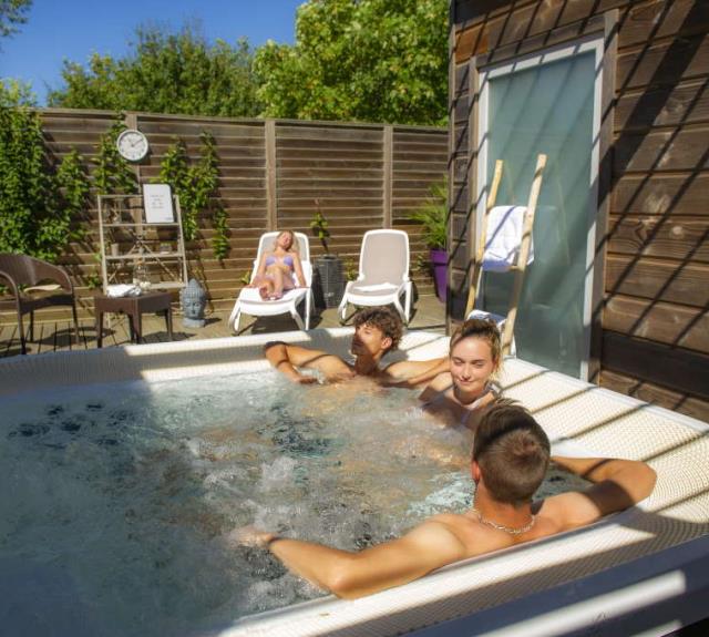 camping-talmont-st-hilaire-loyada-hebergement-spa-privatif