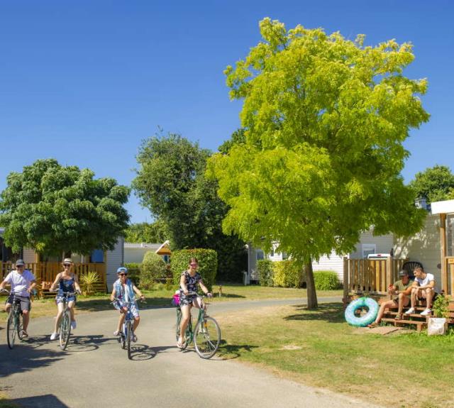 camping-talmont-st-hilaire-loyada-proche-piste-cyclable