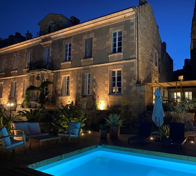 chambres-d-hotes-maison-chateau-gaillard-fontenay-le-comte-85200-piscine-3