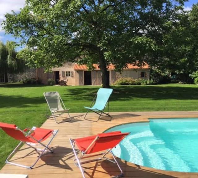 gite-laurence-garret-beaulieu-sous-la-roche-85-hlo-1