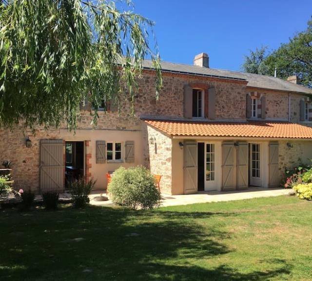 gite-laurence-garret-beaulieu-sous-la-roche-85-hlo-2