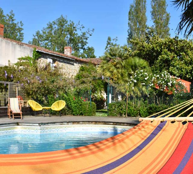 gite-ocean-talmont-domaine-guittiere-piscine-chauffee-exterieure
