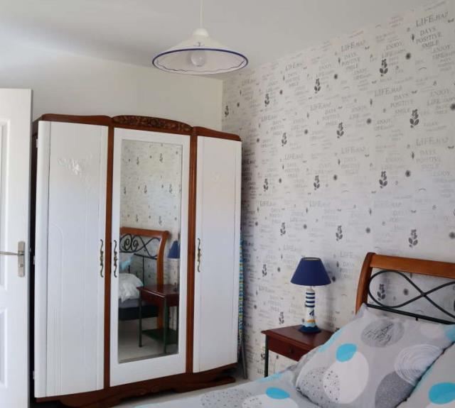 location-vacances-st-avaugourd-allee-chenes-chambre-lit-double